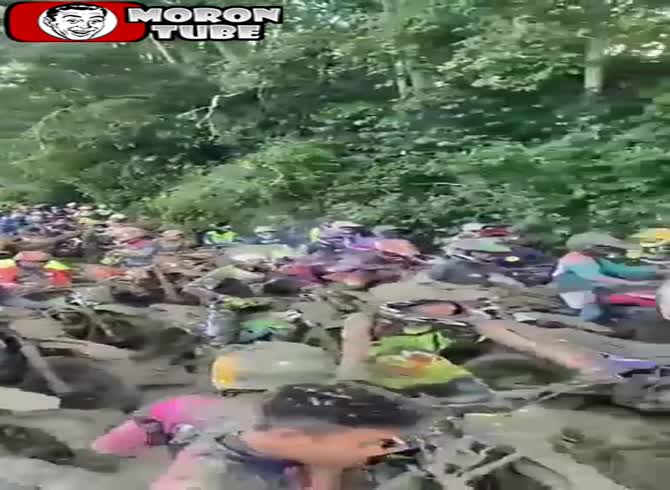 Video :When there is really too much mud in a motocross race